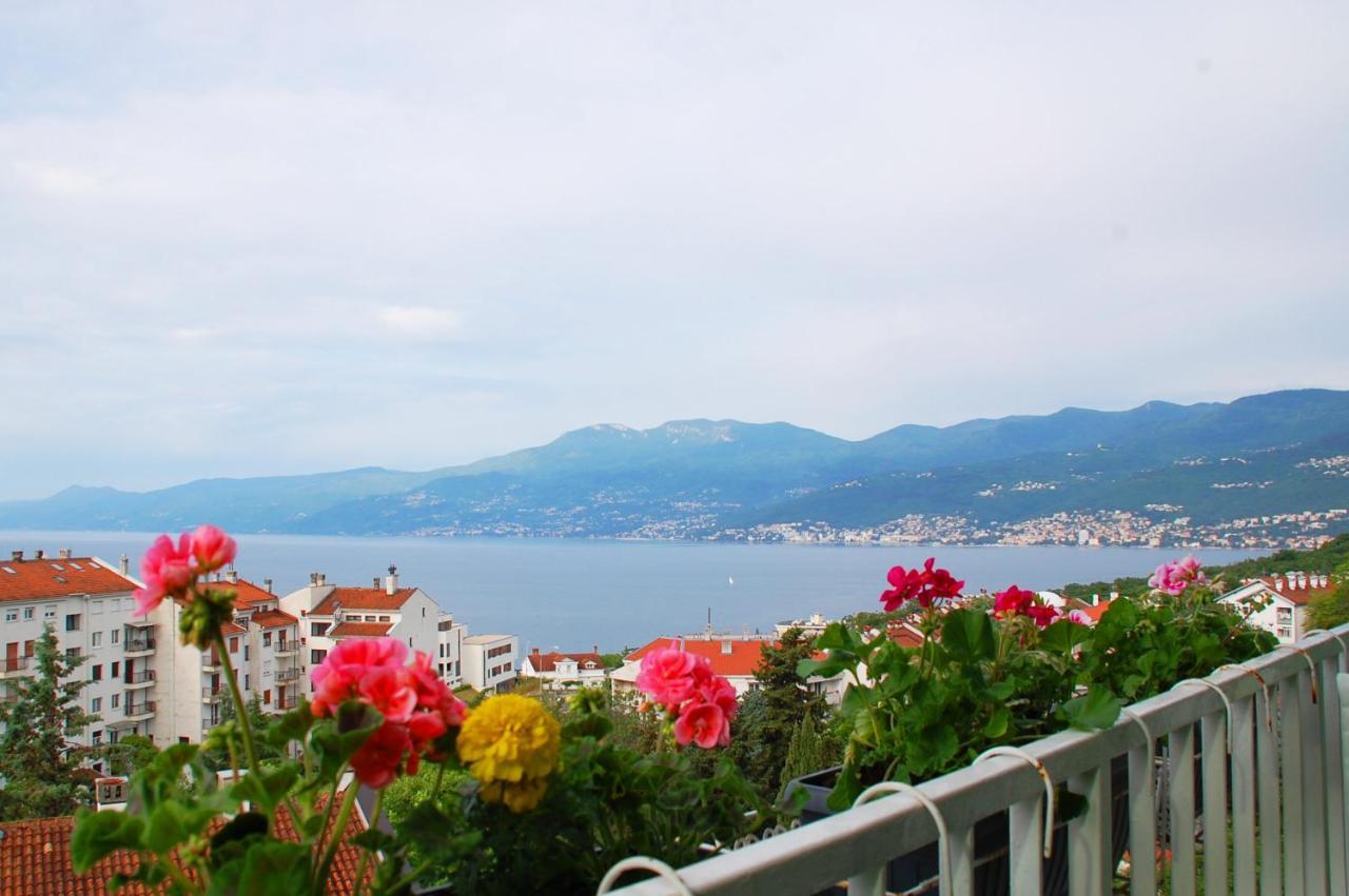 Apartment Rijeka With Sea View Exteriör bild