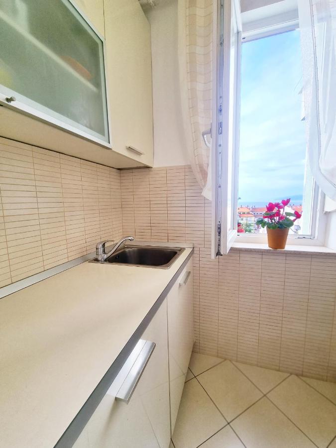 Apartment Rijeka With Sea View Exteriör bild