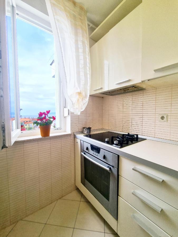 Apartment Rijeka With Sea View Exteriör bild